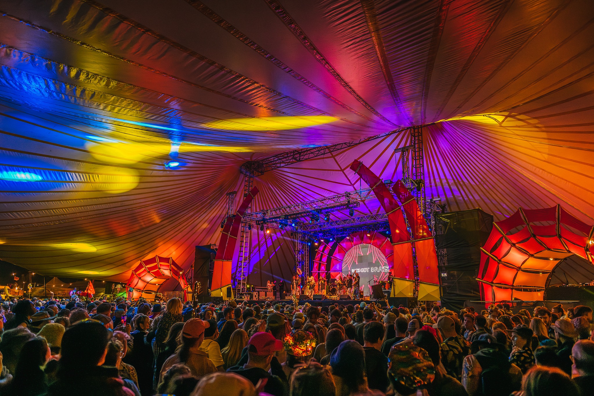 Visual content and laser mapping for Solasta stage